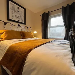 https://york-centre-2-bedroom-renovated-flat-8-escrick-street.yorkshirehotels.net